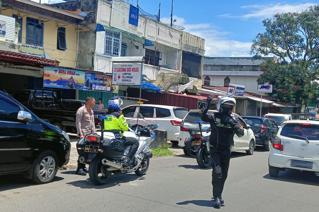 Pemudik Mulai Padati Pagaralam, Kapolres Pagaralam Terjun Langsung Atur Lalin